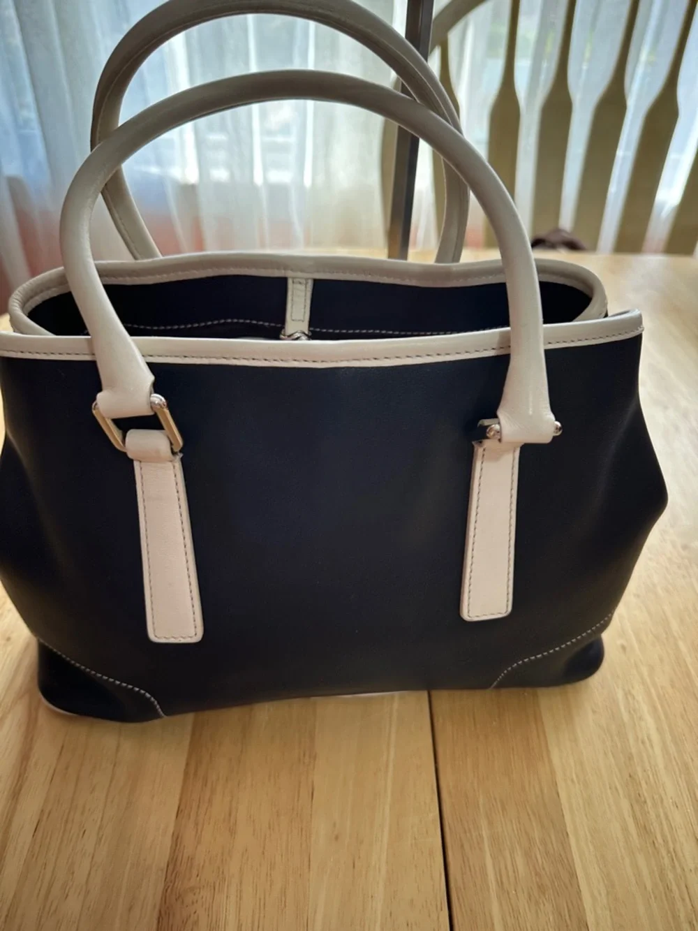 Coach 1991 Black and White Tote Bag - Elegant Everyday Handbag - Picture 2 of 10